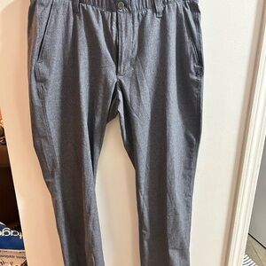 Under Armour Men's Charcoal Pants Size 36x30. Great for‎ golfing.